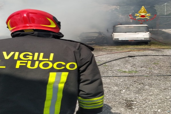 San Felice a Cancello, incendio in via Polvica: intervento dei Vigili ...